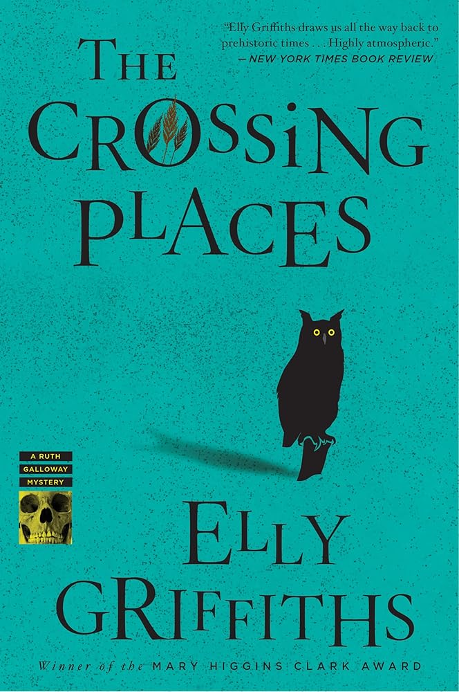 The Crossing Places (Ruth Galloway Mysteries) (Ruth Galloway Mysteries, 1) cover image